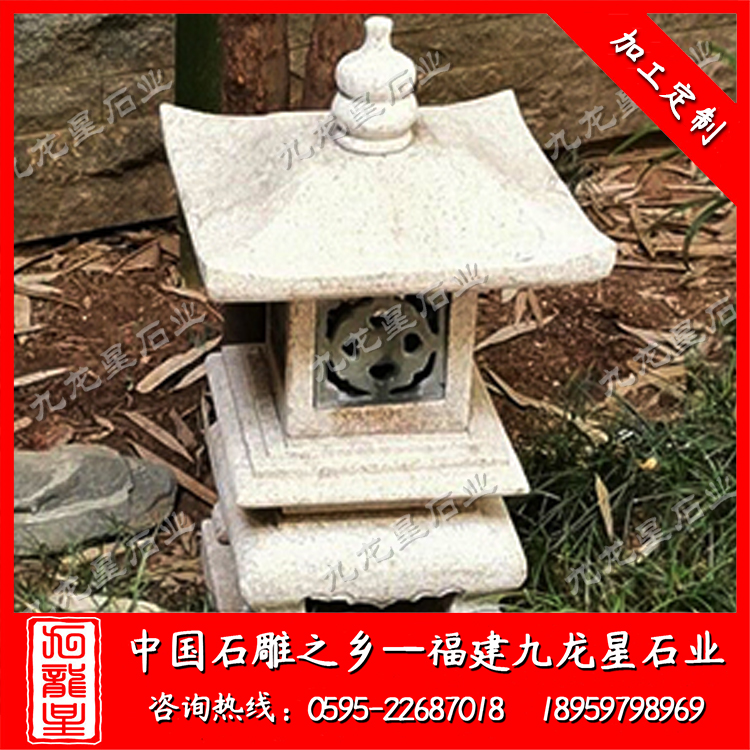 陜西省西安市雁塔區曲江華府西門--石燈籠